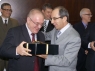 Ex-presidente e aposentados s�o homenageados