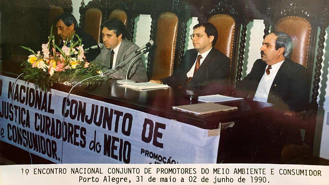 /arquivos/Retratos do Passado relembra o 1º Encontro Nacional Conjunto de Promotores do Meio Ambiente e Consumidor /arquivos/Capa1
